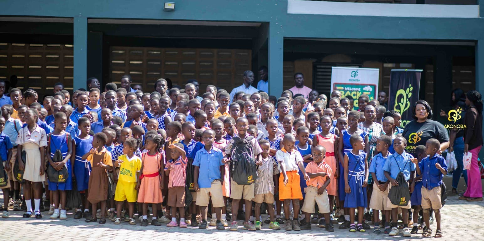 Obomeng-Kwahu Back-to-School Donation — photograph 3 of 30.